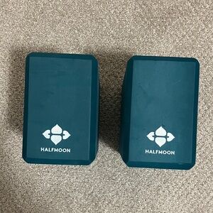 Half Moon Teal Yoga Blocks Set